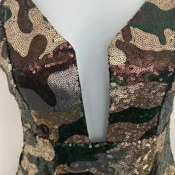 NWT Pink Owl Sequin Camo Plunge Neckline Stretchy Cocktail Dress Medium - Picture 3 of 10